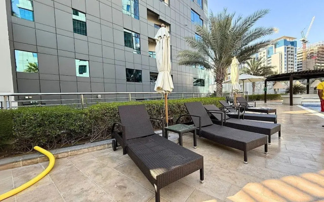 Capital Bay Comfort Studio city view