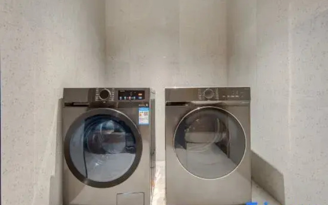 Lushang Hotel (Changsha Wuyi Square Houjiatang Subway Station Branch)