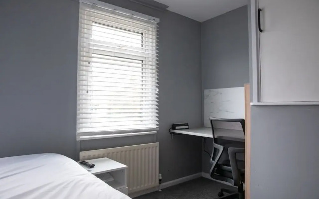 Impeccable 2-bed Home Close to City Centre!!