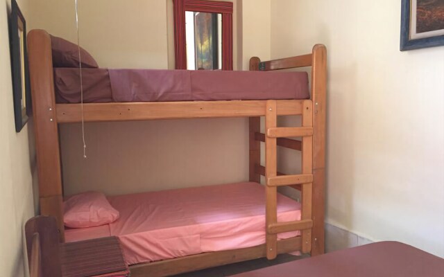 Hostal Alpes Lima