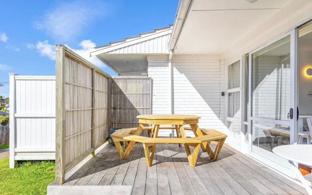 Takapuna 2 Br House Near Beach W/ Parking