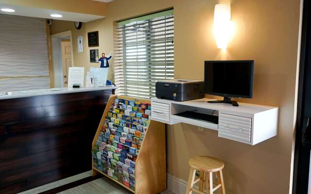Howard Johnson by Wyndham Salinas