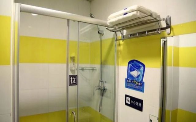 7 Days Inn Lufthansa Center