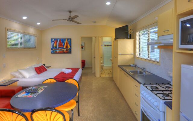 Alex Beach Cabins