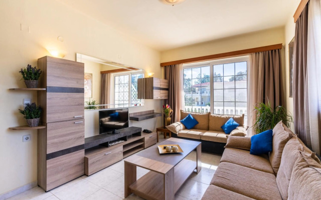 COLONIAL FAMILY apartment #3