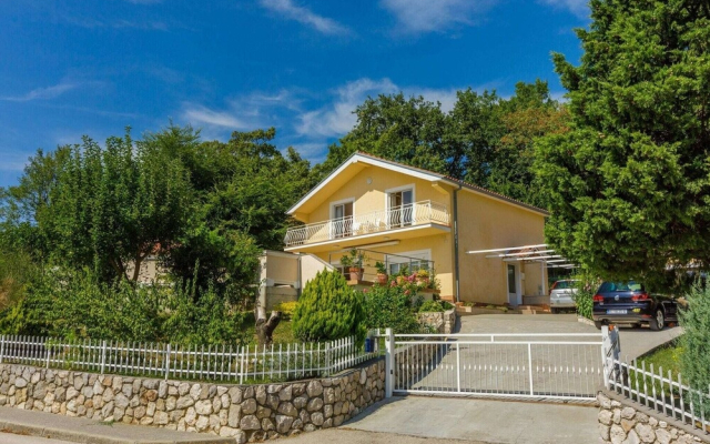 Beautiful Home With Swimming Pool and sea View