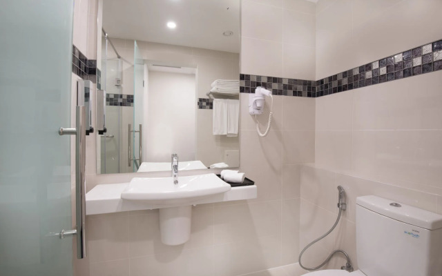 Fairway Colombo - Sri Lanka's First Hotel With Robot Technology