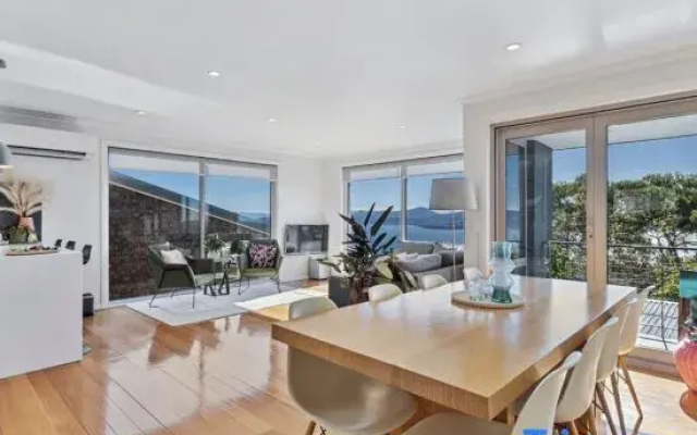 Nicolas Escape panoramic views luxury and space