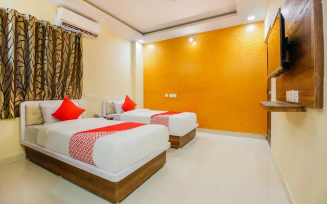Aaditya Grand by OYO Rooms