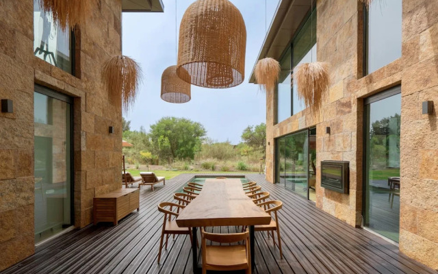 Troya Regal Villa By Cadenzalux