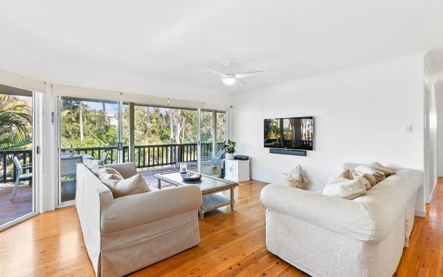 Ferguson St The Beach House Cosy Cottage with Pool – Balcony – Sunshine Beach