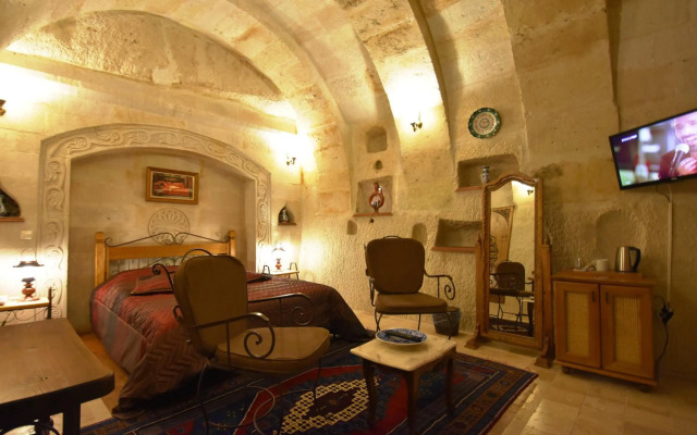 Harman Cave Hotel