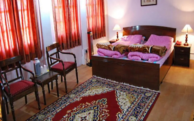 Hotel Krishrauni 'The Apple Orchard Inn'