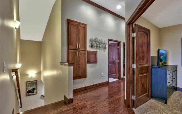 Conifer - 3 Br condo by RedAwning