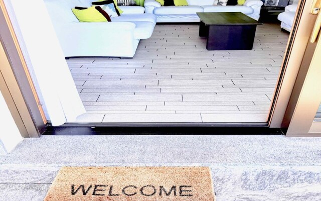 Sumptuous and panoramic Lake Como villa.