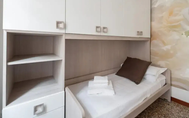 Venice Grand Canal Style Apt 3 by Wonderful Italy