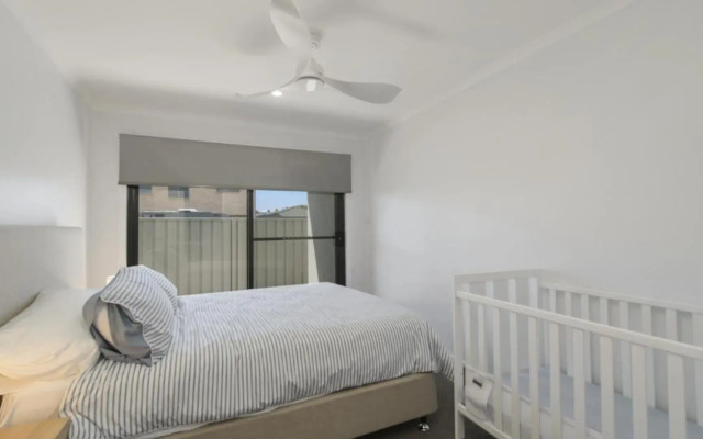 Floating On The Canals - 80 Commodore Cres