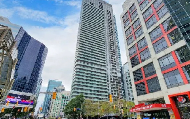 DT CN tower 3BR2BA Lake View king bed/ parking