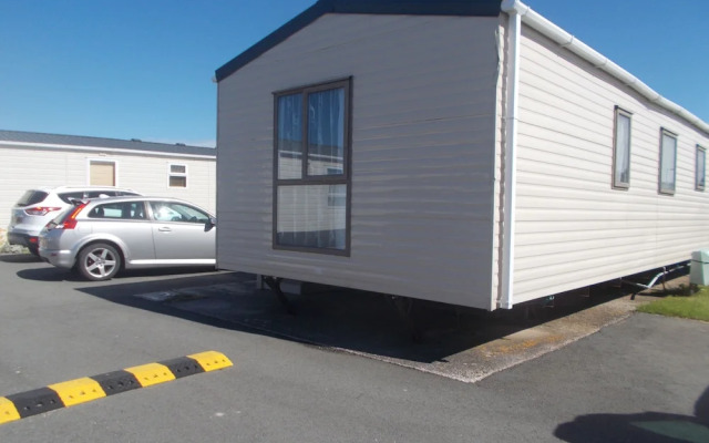 Stunning 3-bed Caravan in Abergele