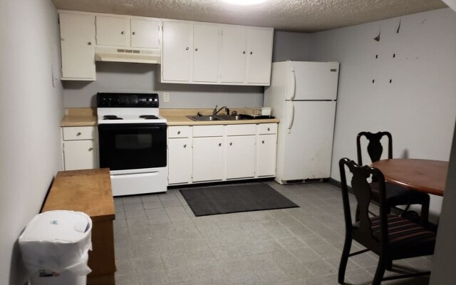 Apartment - 1064 College Street