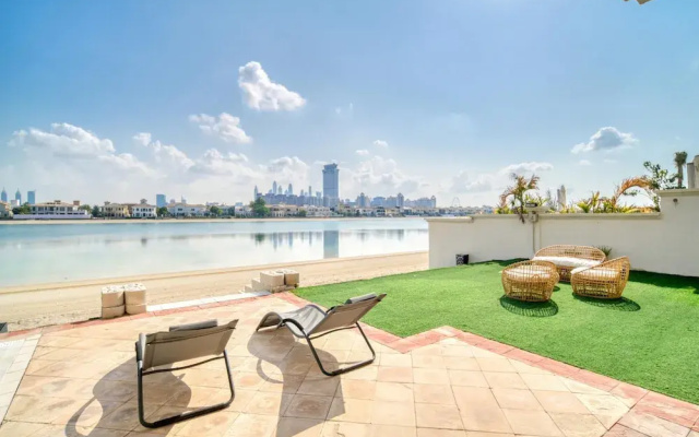 Exclusive 6BR Palm Villa w Private Pool and Beach