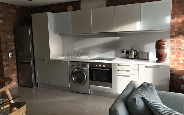 605 Metropolis
