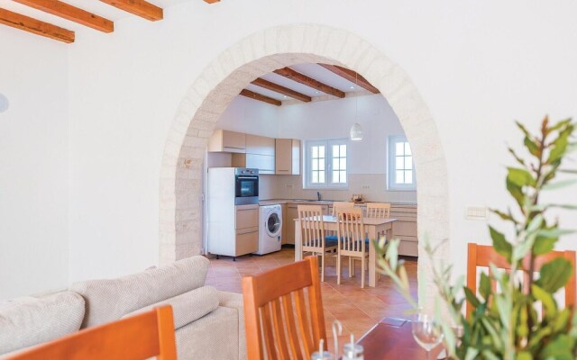 Stunning Home in Radonic With Wifi and 2 Bedrooms