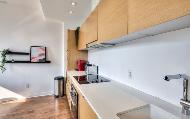The taliane Superbe Condo 2BDR Montreal