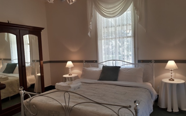 Plynlimmon -The Heritage Cottage at Kurrajong – Guest Rooms – Sydney