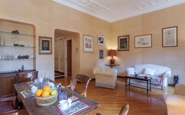 La finestra sul cortile di Via Roma