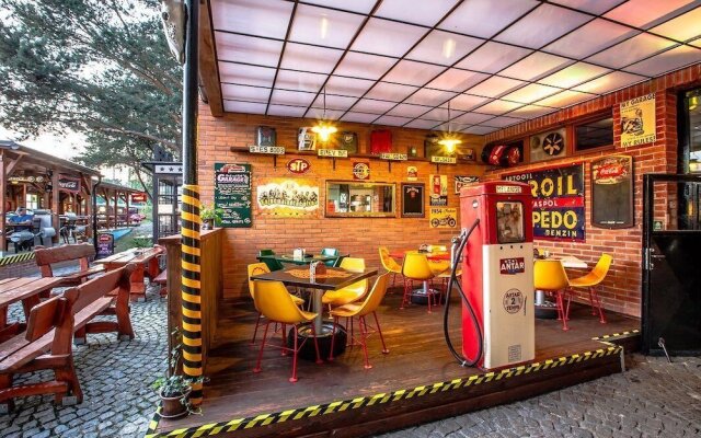 Retro Hotel Garage