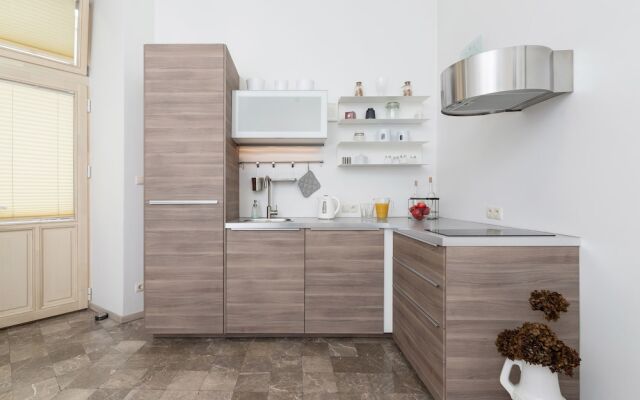 Modern Studio Kantor by Renters