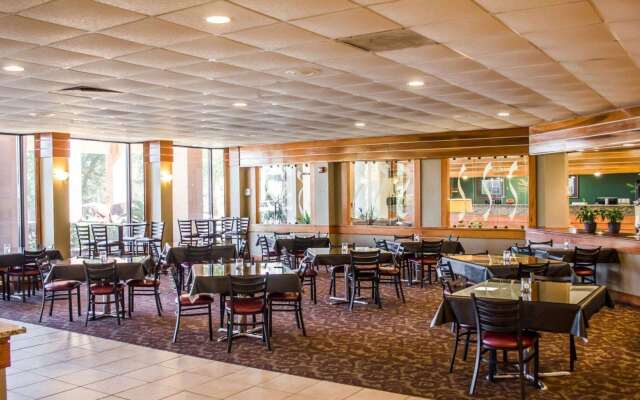 Quality Inn & Suites Pensacola Bayview