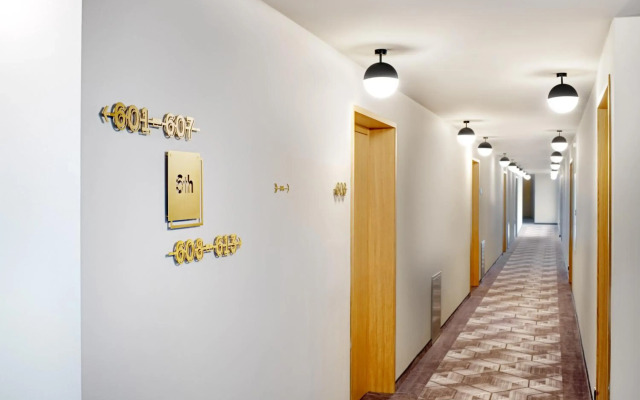 Stage 12 Hotel by Penz