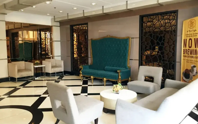 SoleMare Parksuites-April