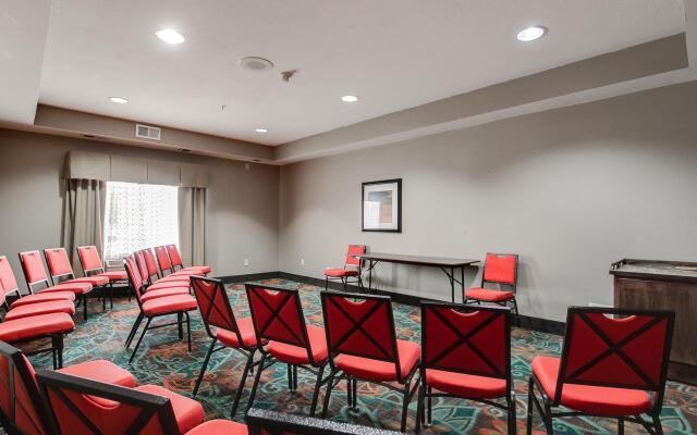 Holiday Inn Express Hotel & Suites St. Cloud by IHG
