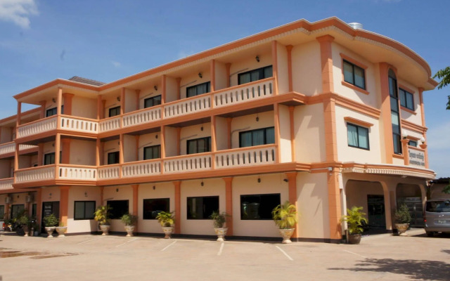 Chaleunehoung Hotel