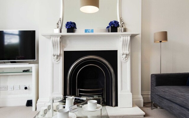 The Bright Airlie Gardens Apartment - DMG