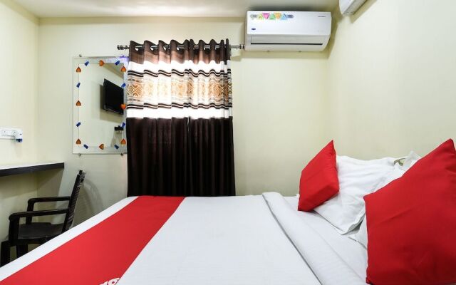 OYO 28367 Akshaya Grand