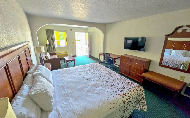 Budgetel Inn Suites Pine Mountain