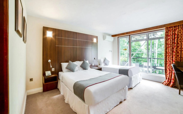 OYO The Bridge House Hotel