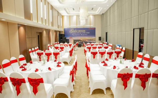 Ramada Hotel & Suites By Wyndham Halong Bay View