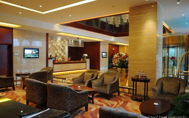Kolam Gloria Plaza Hotel