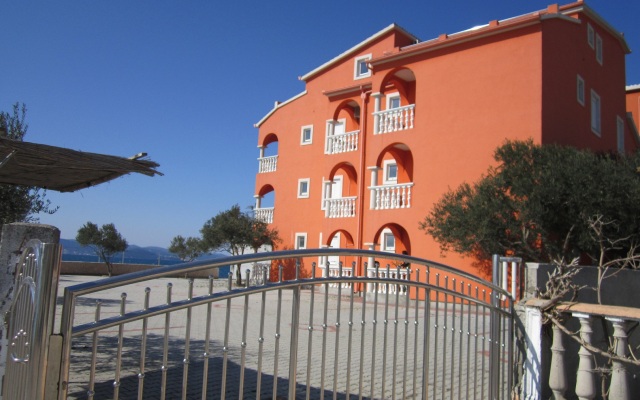 Apartment Sor - on the beach: A1 Bibinje, Zadar riviera