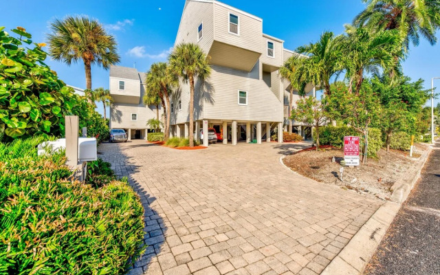 Pelican Pointe 5B