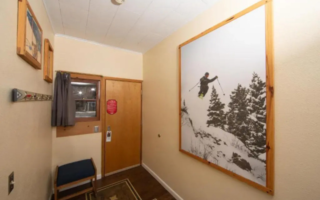 Yodeler Motel