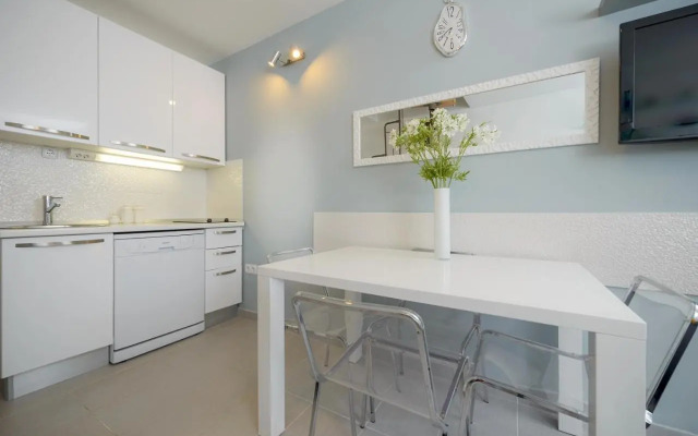 Top Location! Beach & Center Apt 4