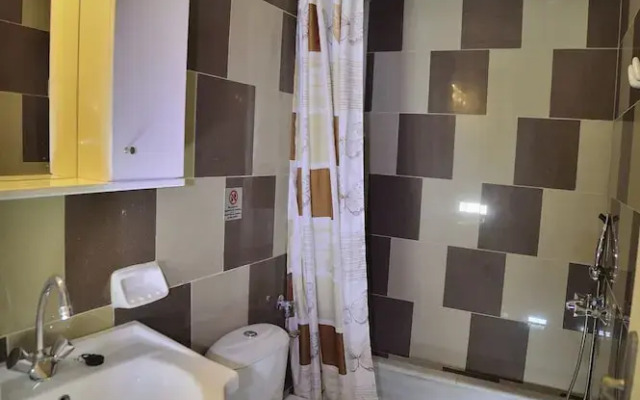 Reina Apartments
