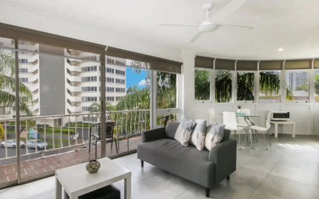 Cosy Unit Walking Distance To The Beach With Parking