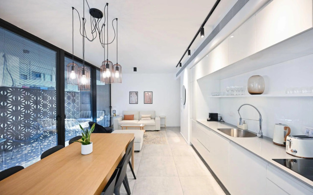 Stylish 1BR in Ben Yehuda 73 by HolyGuest